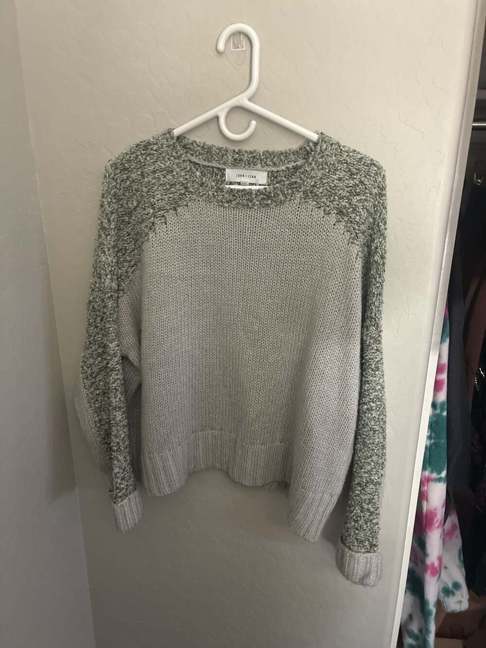 John + Jenn Mixed Yarn Colorblock Crew Neck Sweater